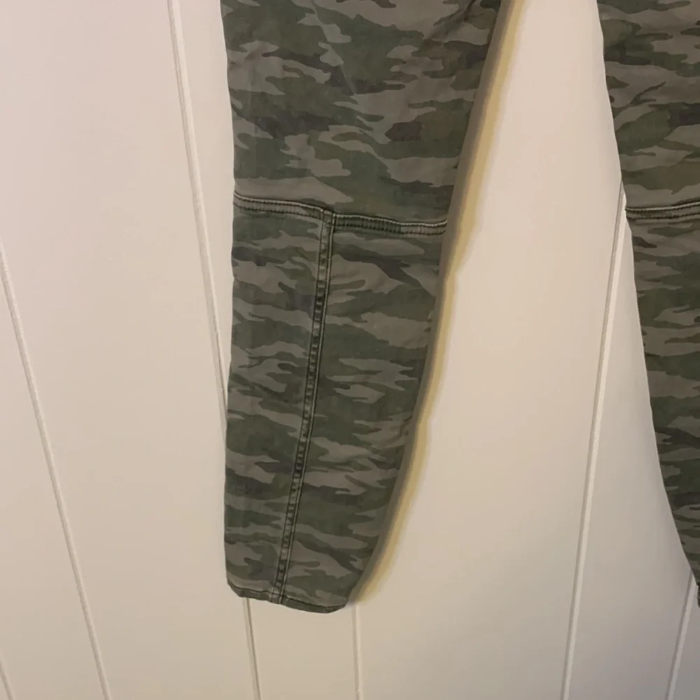 Anthropologie HEI HEI Camouflage Camo Pants Skinny Size 25